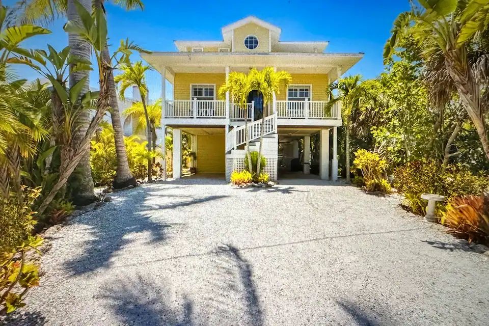 Walk on the Beach 3 Bed and 2 Bath Home