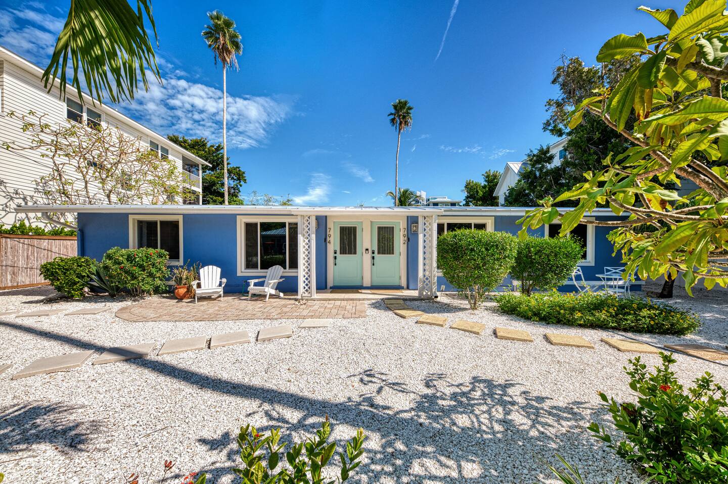 Renovated 2Bed /2 Bath North End, Beach 2 Min Walk